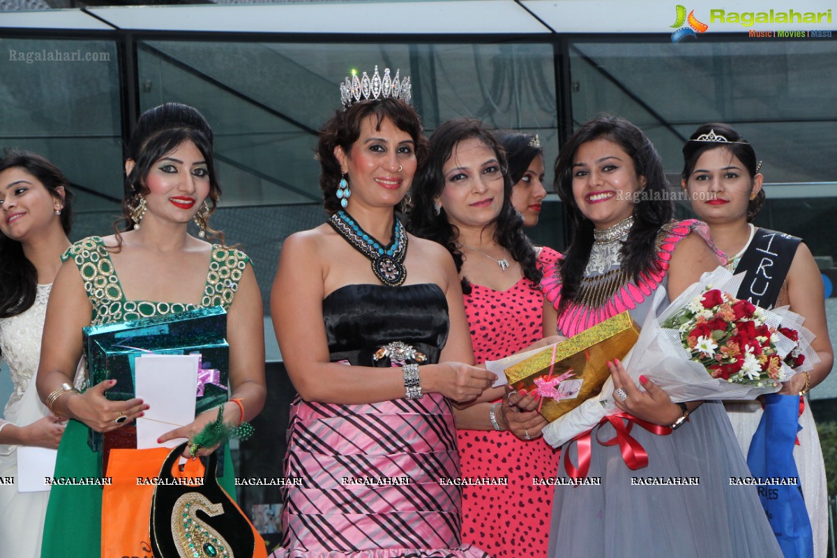 Stylish Divas Fashion Walk at The Park, Hyderabad