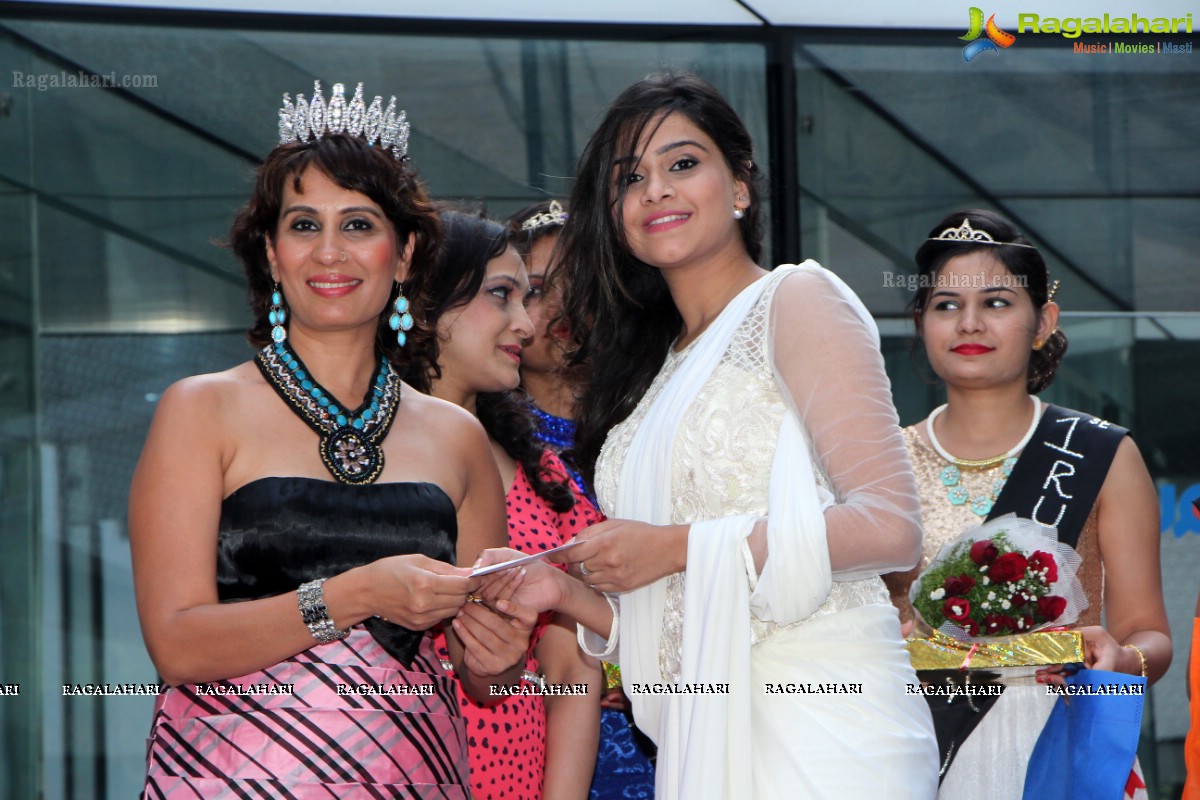 Stylish Divas Fashion Walk at The Park, Hyderabad