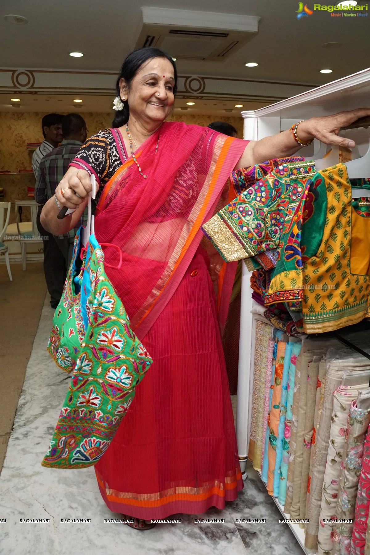 Designer Usha Raghunathan launches her latest Collection at Singhanias, Hyderabad