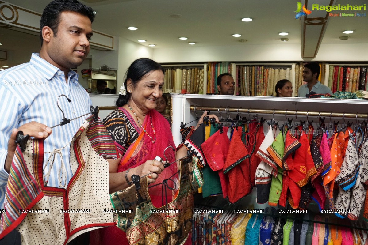 Designer Usha Raghunathan launches her latest Collection at Singhanias, Hyderabad