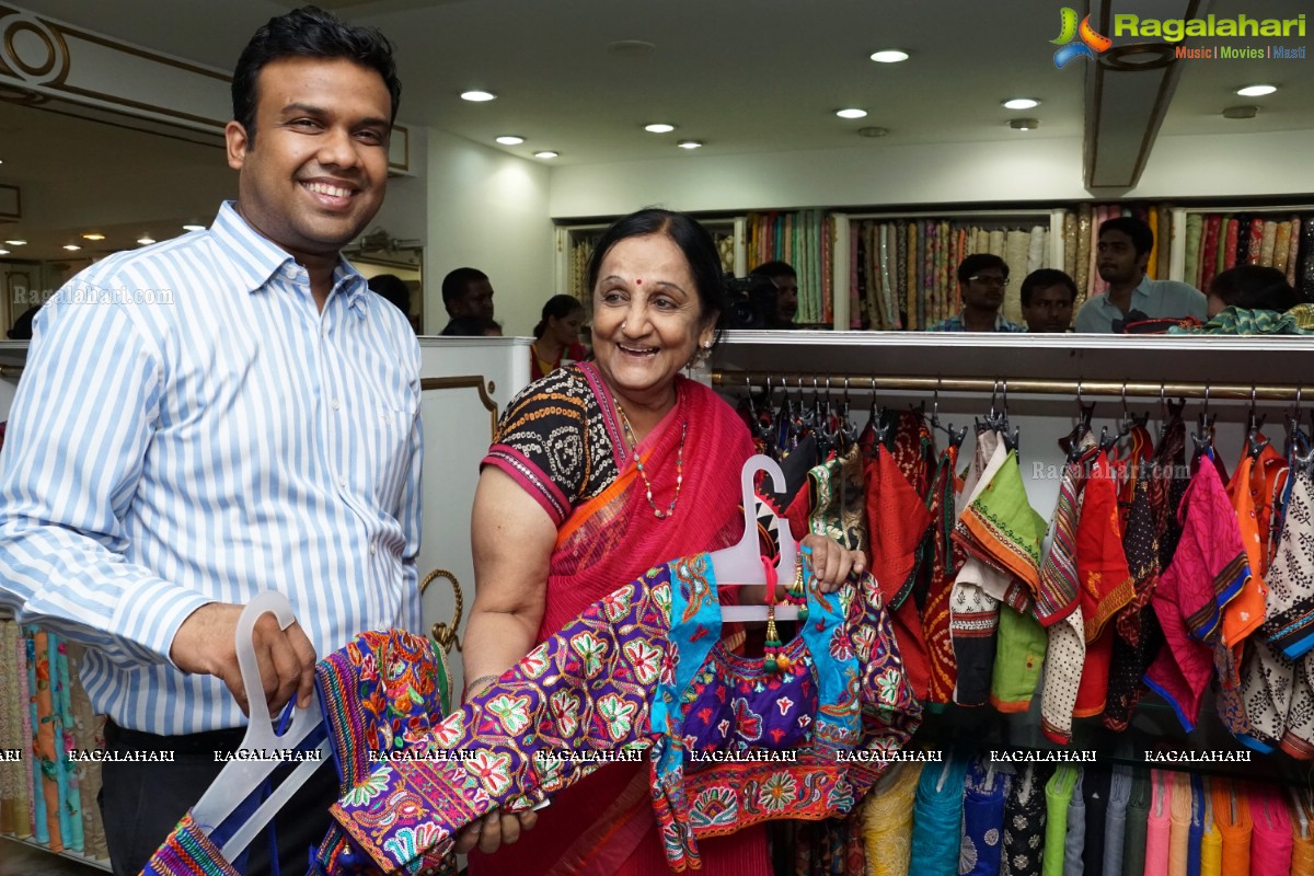 Designer Usha Raghunathan launches her latest Collection at Singhanias, Hyderabad