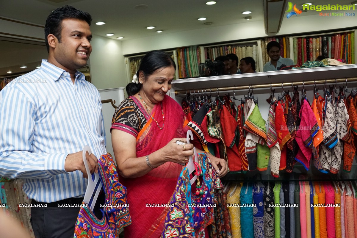 Designer Usha Raghunathan launches her latest Collection at Singhanias, Hyderabad