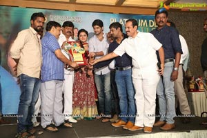 Nee Jathaleka Platinum Disc