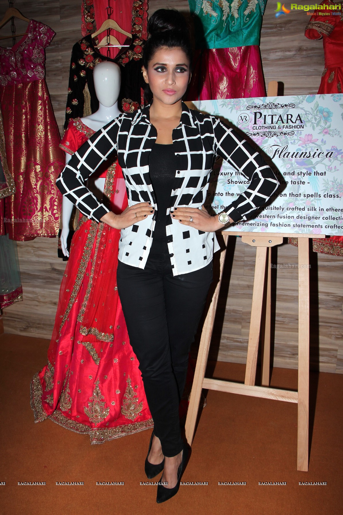 Mannara Chopra launches 'Floral Flaunsica' - Designer Radhika's Collection  at VR Pitara, Hyderabad