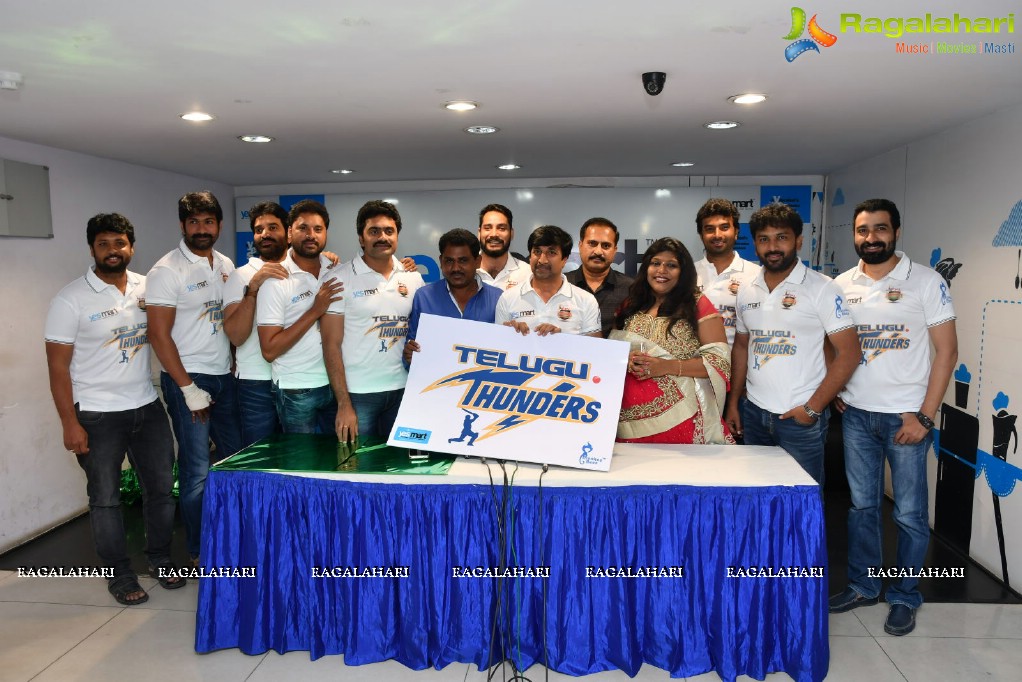 FPL (Famous Premier League) announces launch of 'Telugu Thunders' at Yes Mart KPHB, Hyderabad
