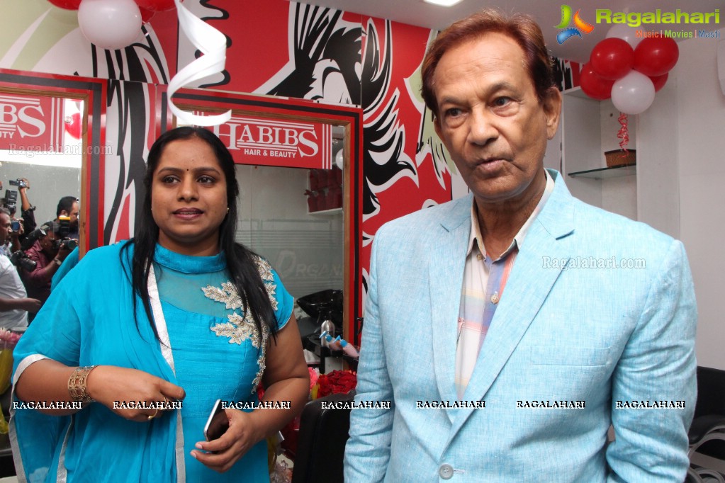 Ashwini and Bithiri Sathi launches Habibs Hair & Beauty Salon at Kothapet, Hyderabad