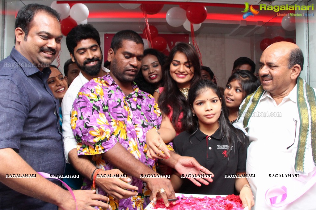 Ashwini and Bithiri Sathi launches Habibs Hair & Beauty Salon at Kothapet, Hyderabad