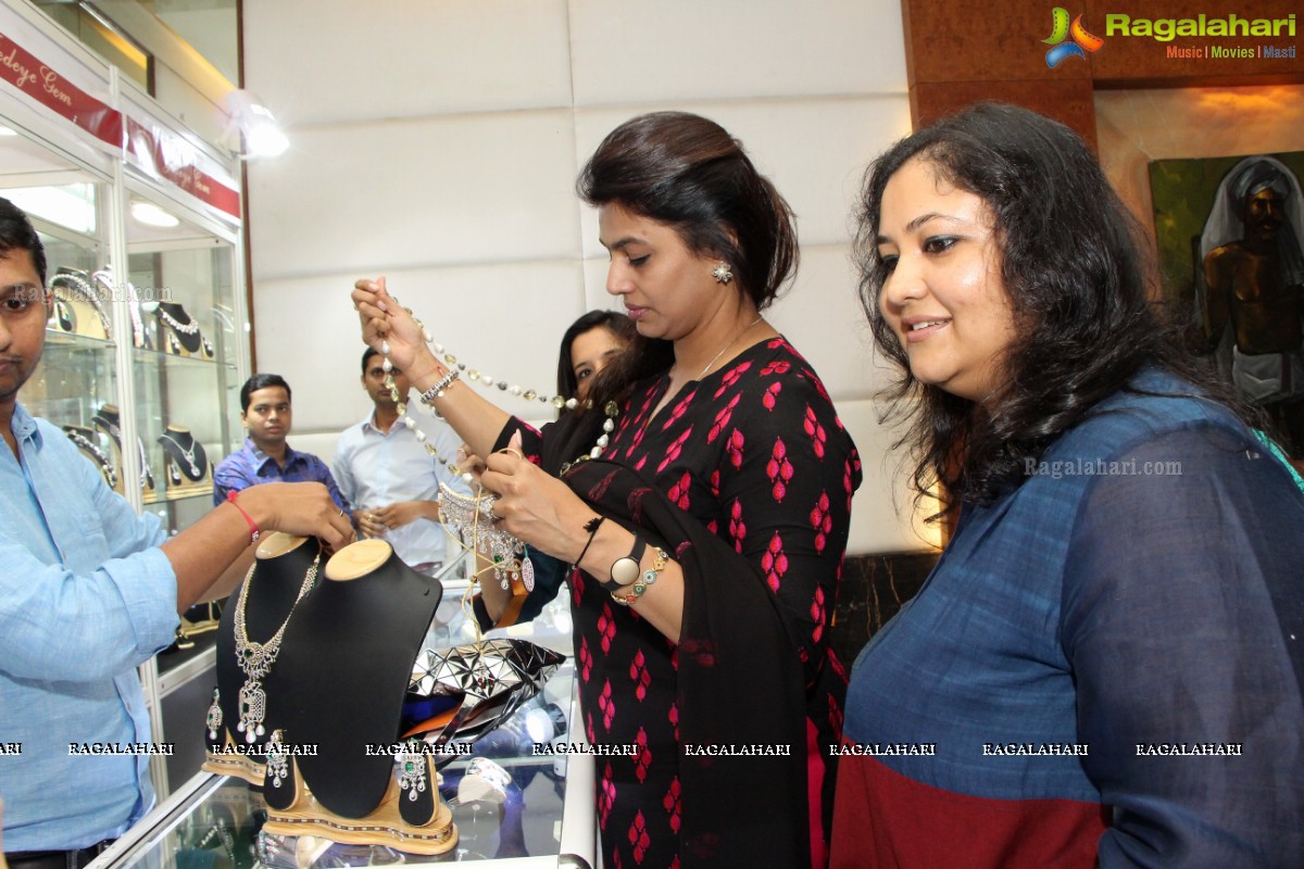 Jedeye Gem - Pinky Reddy launches Jewellery Collection by Sonali Sharma, Bharti Jain and Sheetal Shah at Taj Krishna