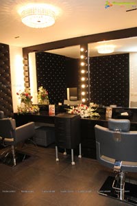 Mirrors Club Salon Banjara Hills