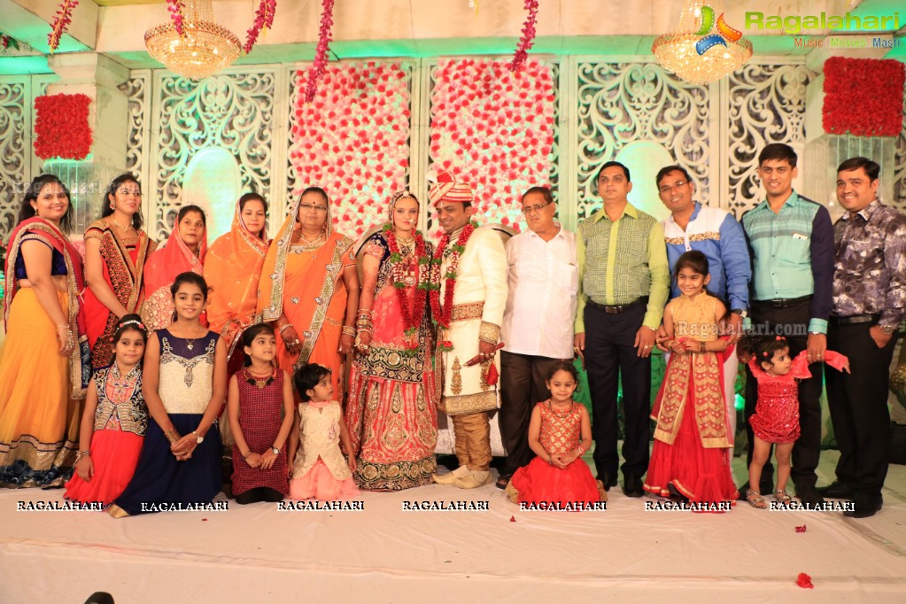 Grand Reception of Mohit Bung-Payal at Mayfair Convention, Hyderabad