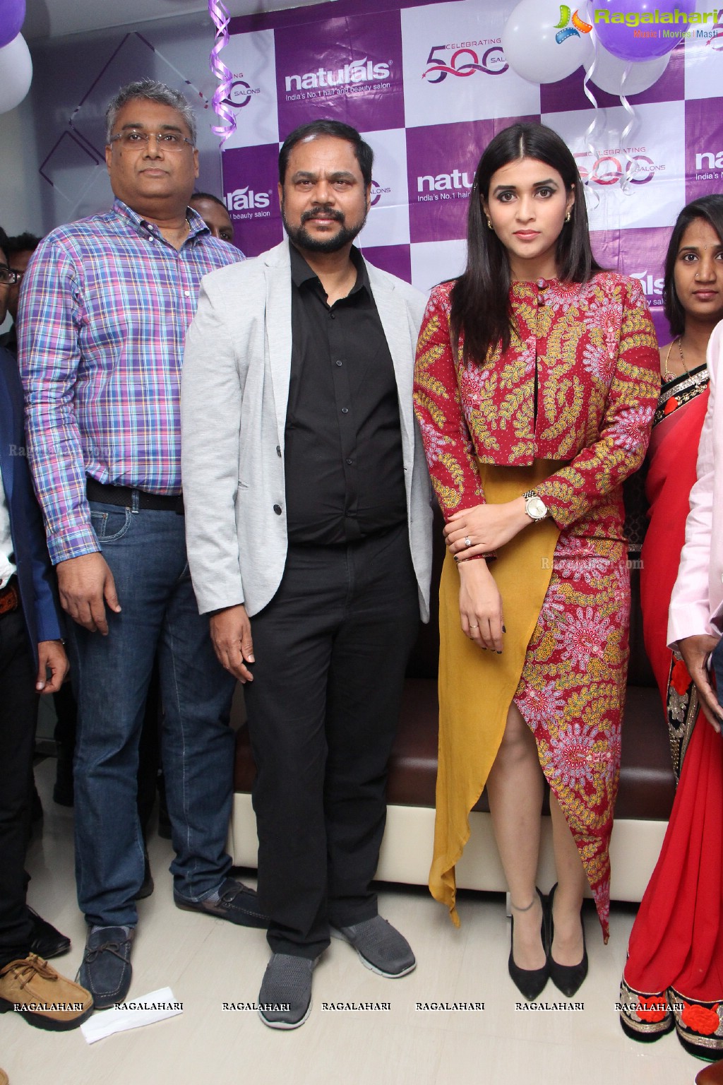 Mannara Chopra launches Naturals Salon TS and AP Franchise Outlet at Trimurthy Colony, Secunderabad