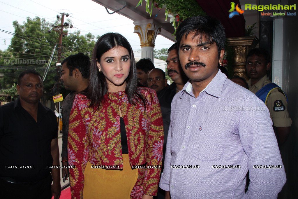 Mannara Chopra launches Naturals Salon TS and AP Franchise Outlet at Trimurthy Colony, Secunderabad