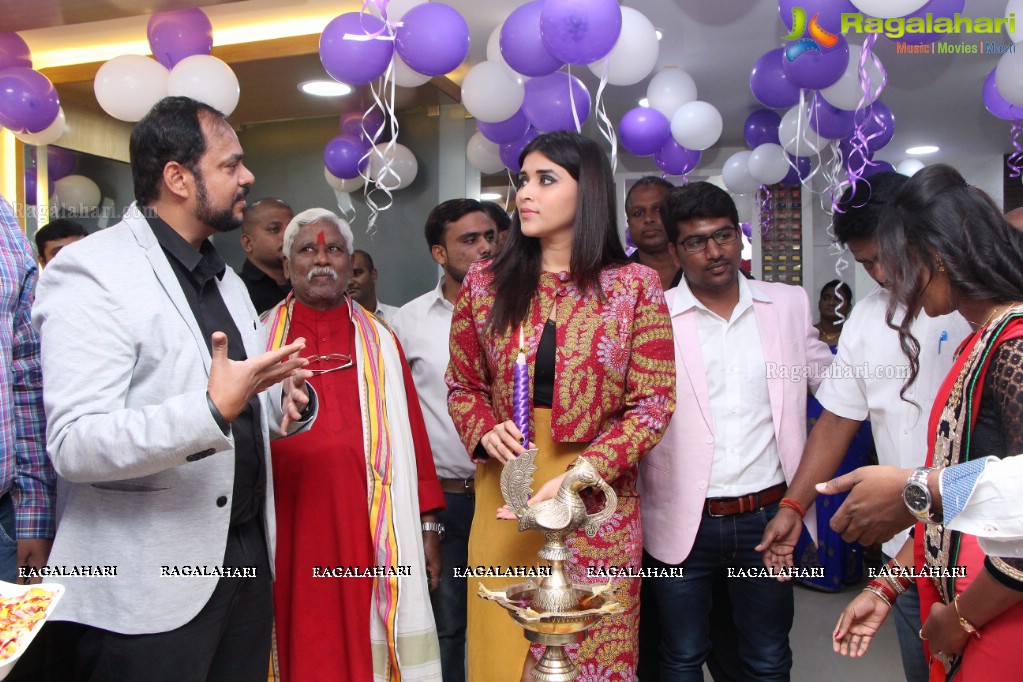 Mannara Chopra launches Naturals Salon TS and AP Franchise Outlet at Trimurthy Colony, Secunderabad