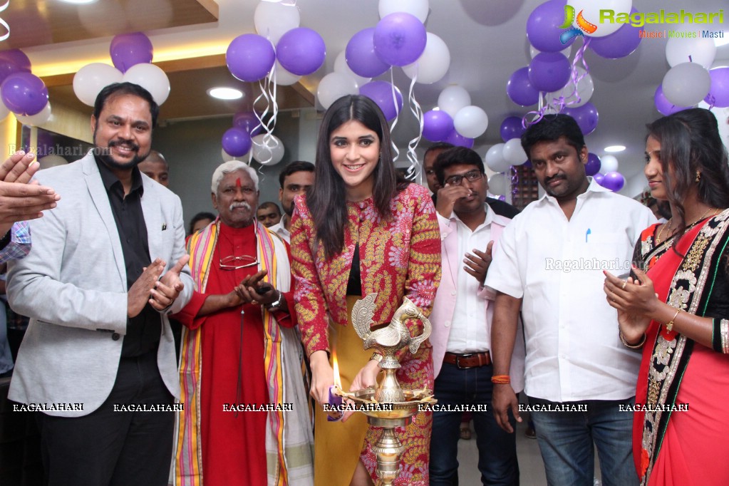 Mannara Chopra launches Naturals Salon TS and AP Franchise Outlet at Trimurthy Colony, Secunderabad