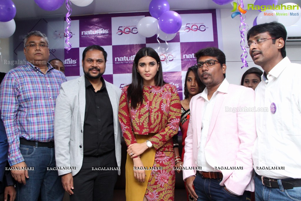 Mannara Chopra launches Naturals Salon TS and AP Franchise Outlet at Trimurthy Colony, Secunderabad