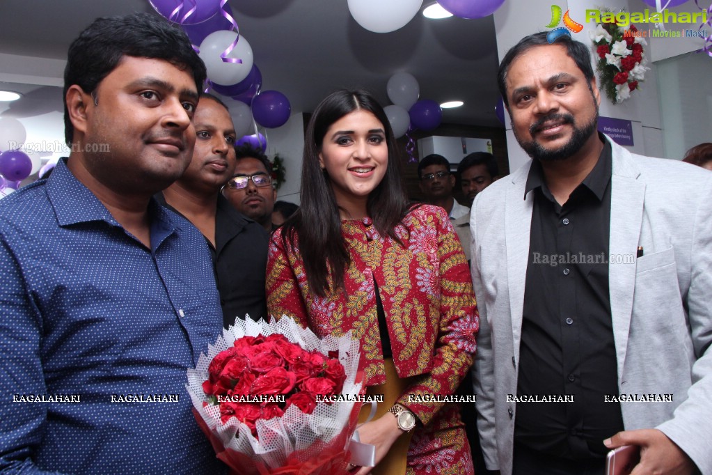 Mannara Chopra launches Naturals Salon TS and AP Franchise Outlet at Trimurthy Colony, Secunderabad