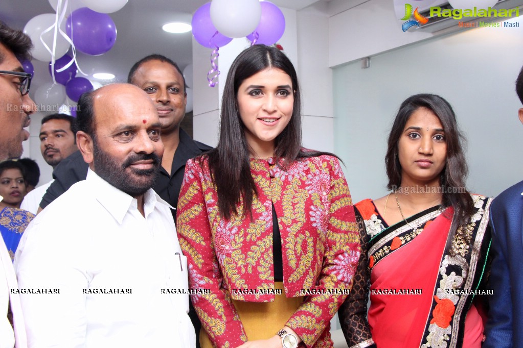 Mannara Chopra launches Naturals Salon TS and AP Franchise Outlet at Trimurthy Colony, Secunderabad