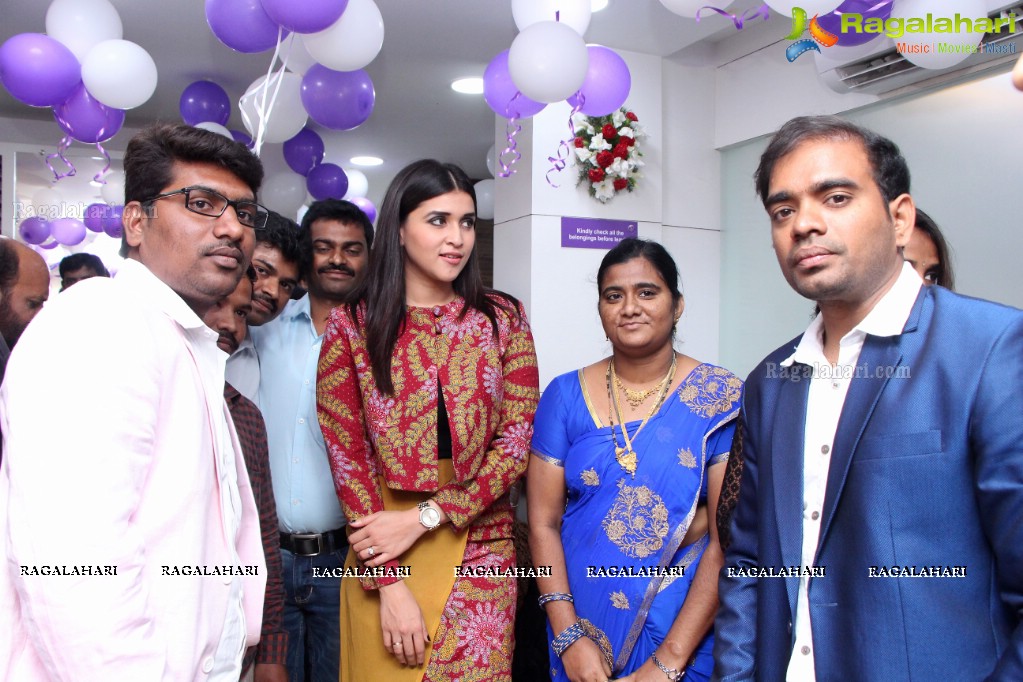 Mannara Chopra launches Naturals Salon TS and AP Franchise Outlet at Trimurthy Colony, Secunderabad