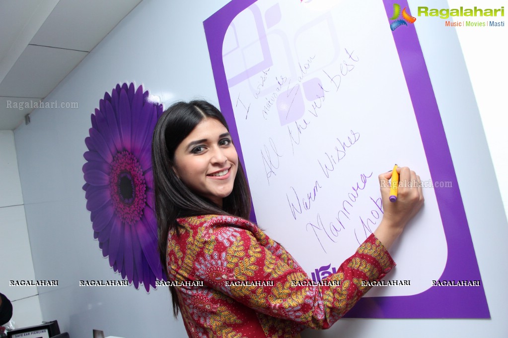 Mannara Chopra launches Naturals Salon TS and AP Franchise Outlet at Trimurthy Colony, Secunderabad