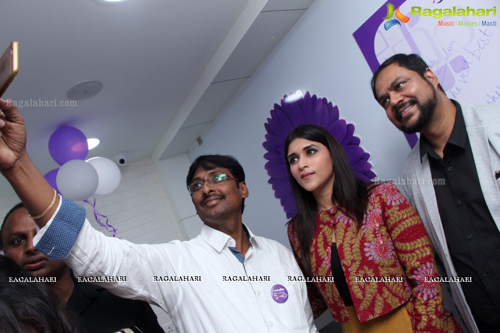 Mannara Chopra launches Naturals Salon TS and AP Franchise Outlet at Trimurthy Colony, Secunderabad