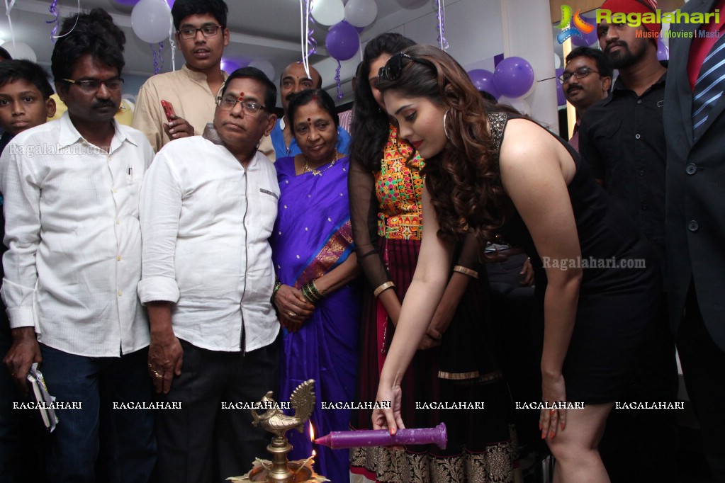 Gentleman Heroine Surbhi inaugurates Naturals Franchise at Gandhi Nagar, Hyderabad