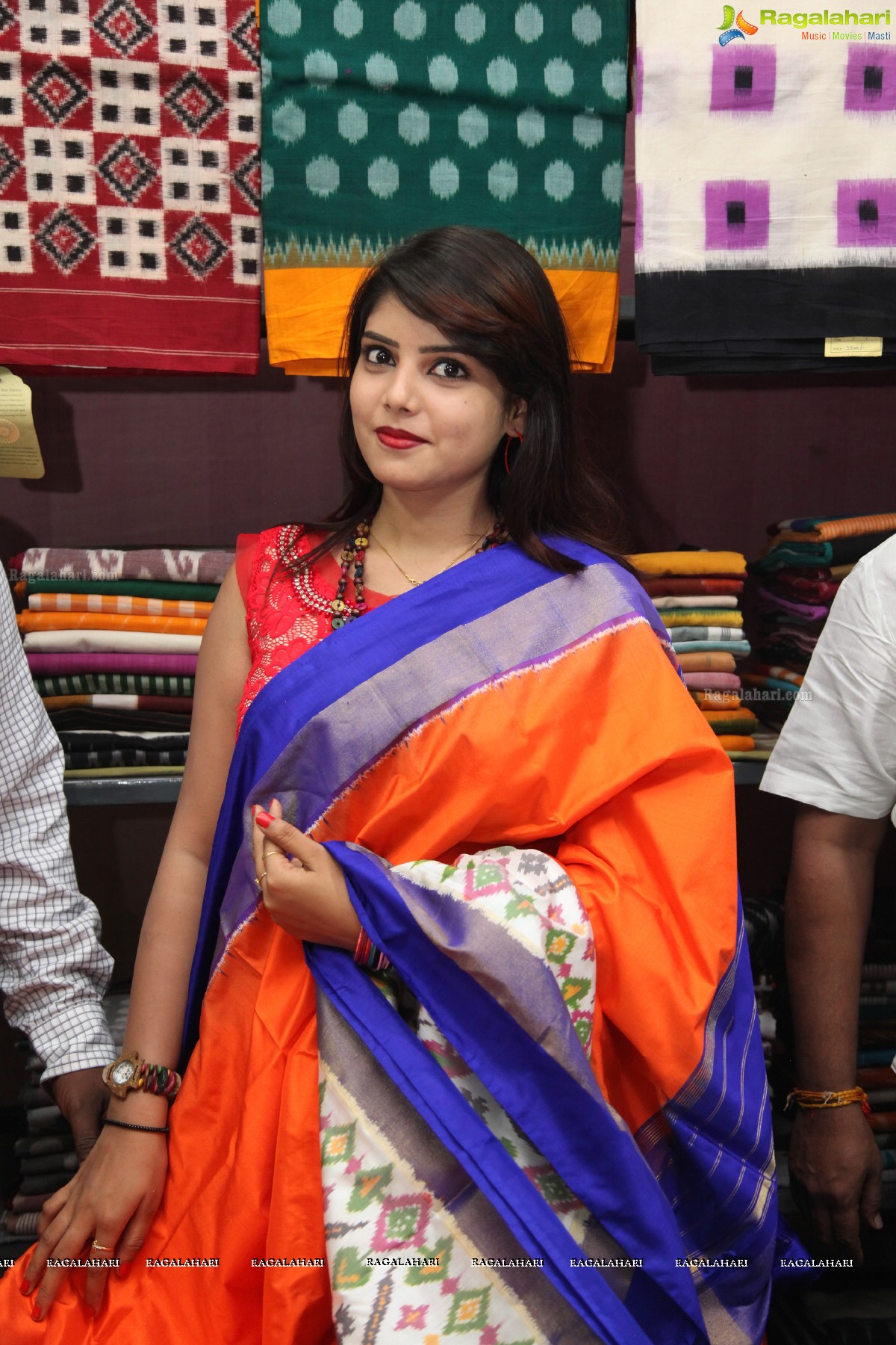 Sarika Pavani launches Pochampally IKAT Art Mela 2016 at Lions Club of Visakhapatnam