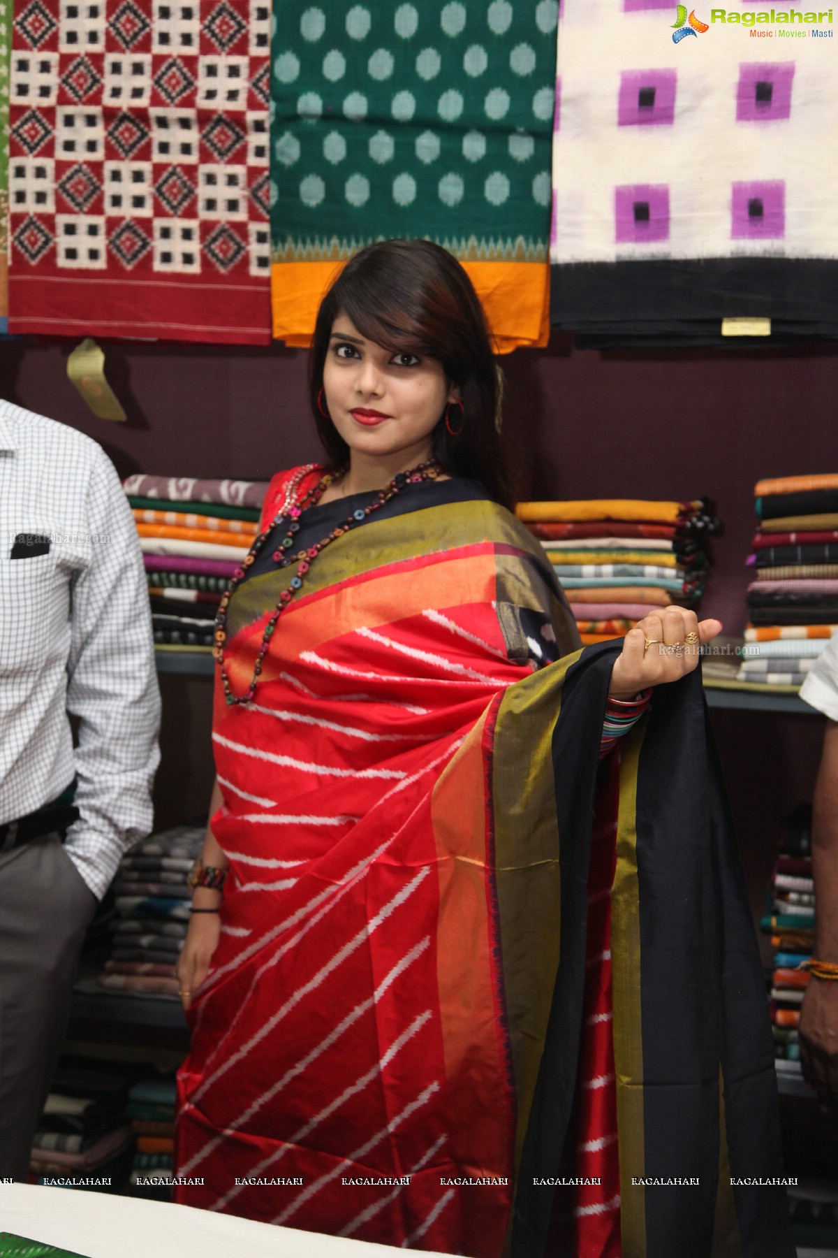 Sarika Pavani launches Pochampally IKAT Art Mela 2016 at Lions Club of Visakhapatnam