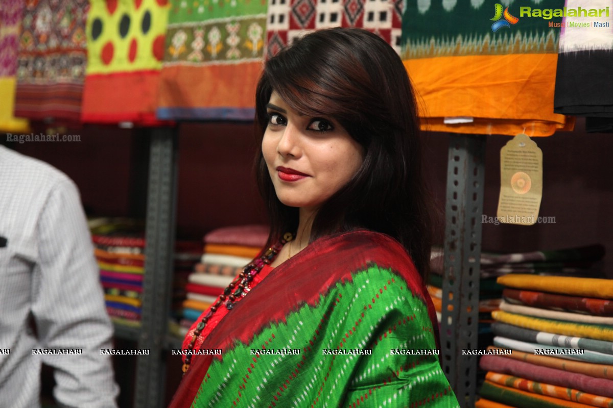 Sarika Pavani launches Pochampally IKAT Art Mela 2016 at Lions Club of Visakhapatnam