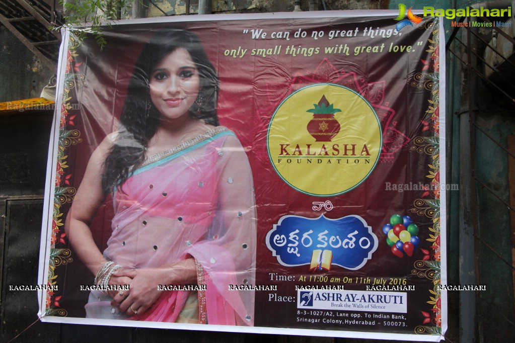 Rashmi Gautam at Kalasha Foundation's Akshara Kalasham Event at Ashray-Akruti, Hyderabad