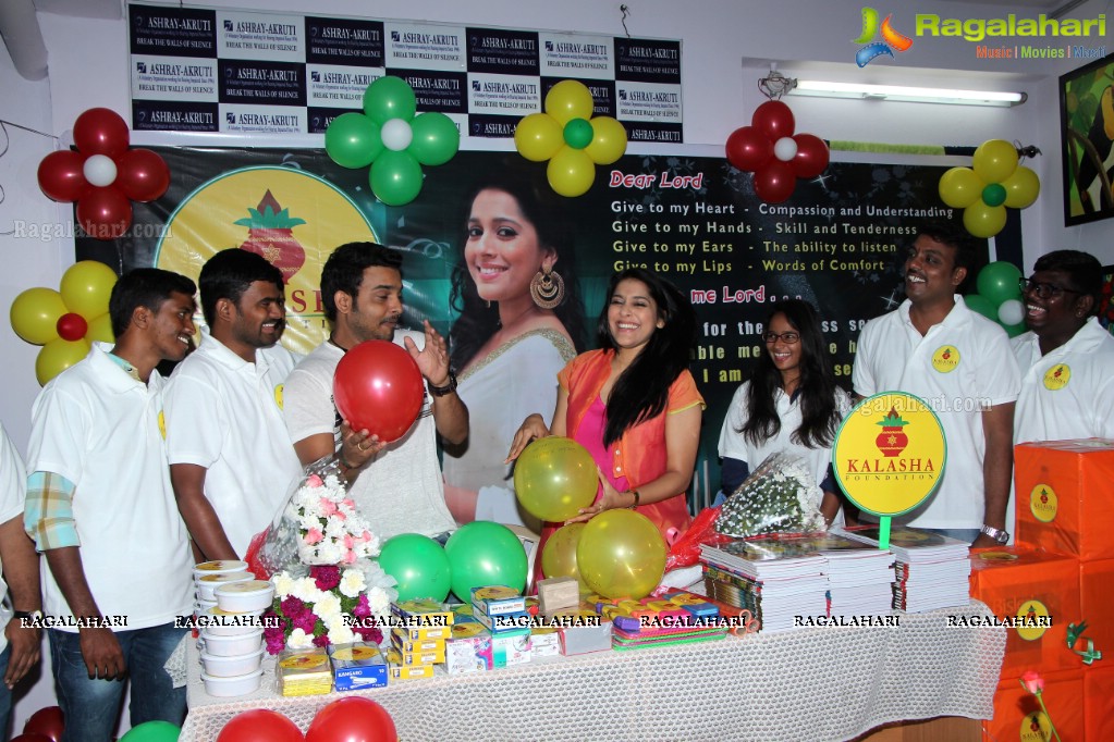 Rashmi Gautam at Kalasha Foundation's Akshara Kalasham Event at Ashray-Akruti, Hyderabad