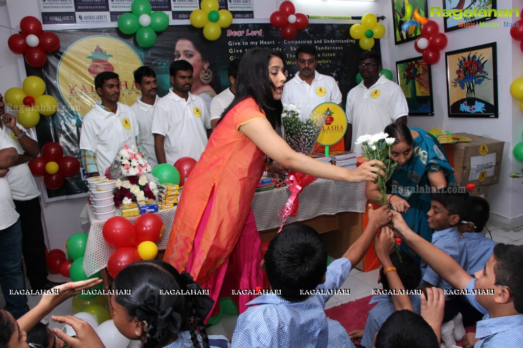 Rashmi Gautam at Kalasha Foundation's Akshara Kalasham Event at Ashray-Akruti, Hyderabad