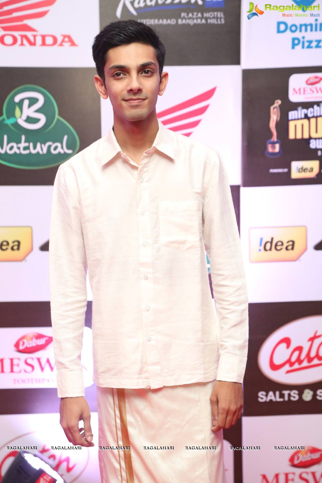 Celebrities at Mirchi Music Awards South 2015 (Set 2)