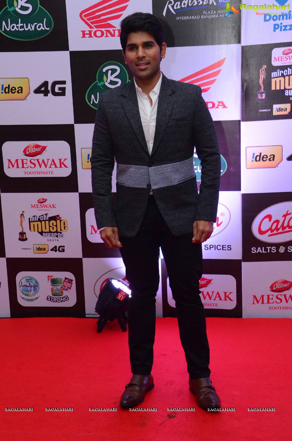 Celebrities at Mirchi Music Awards South 2015 (Set 2)