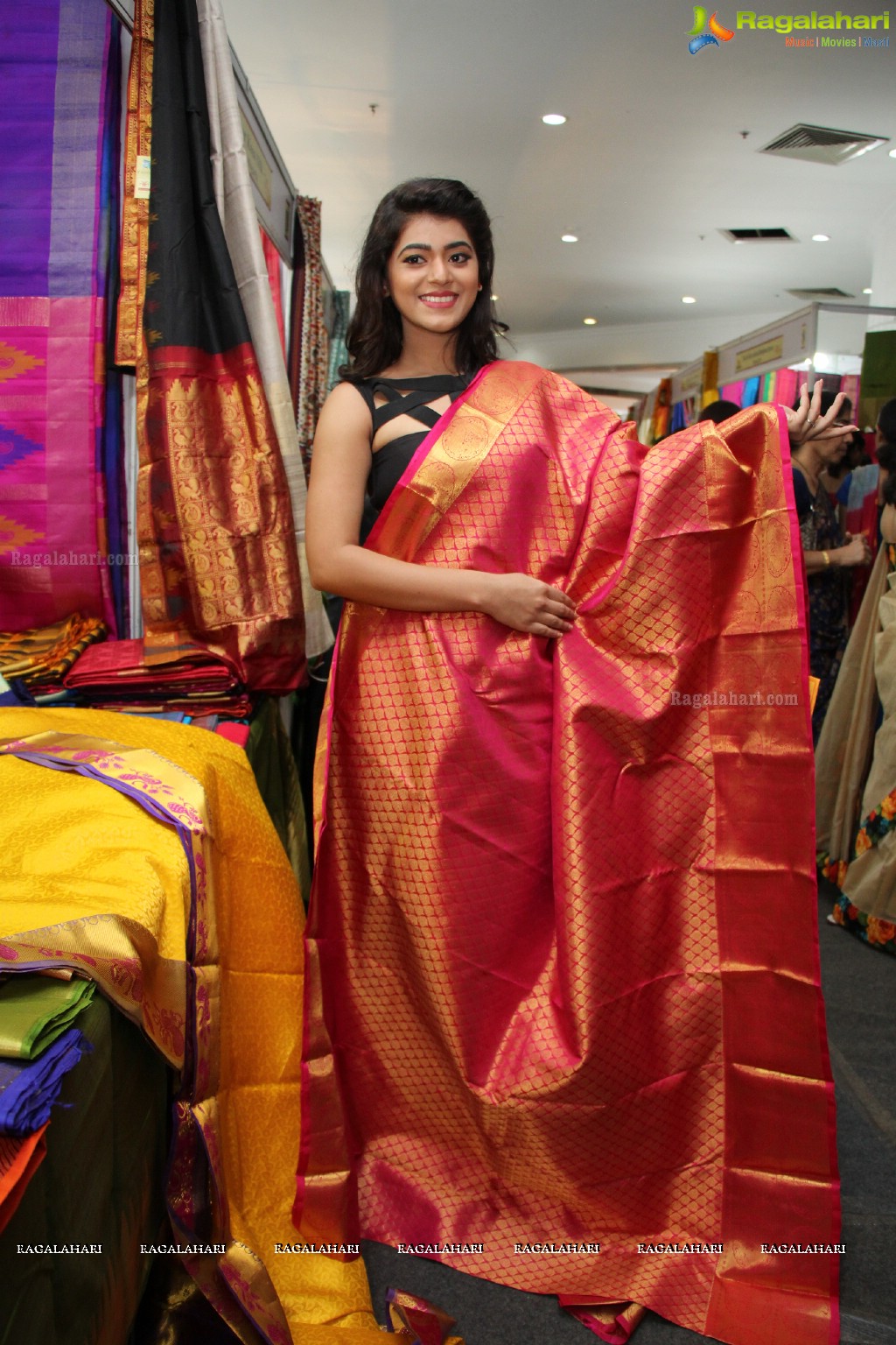 Yamini Bhaskar launches Silk India Expo 2016 at Shilpakala Vedika