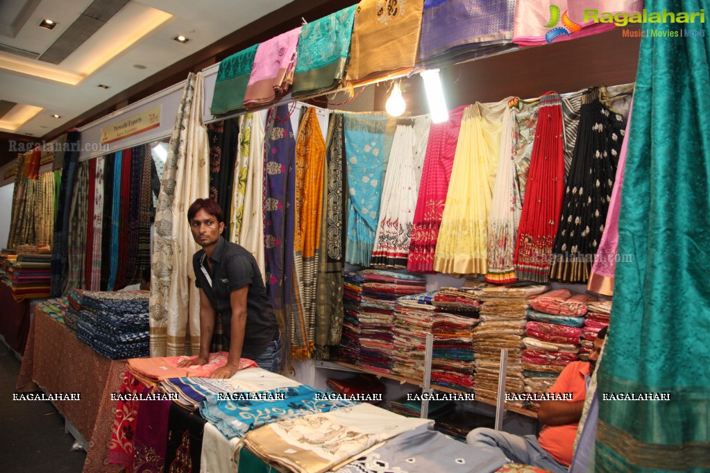Gehana Vasisth Inaugurates Silk India Expo 2016 at The Gateway Hotel, Vizag