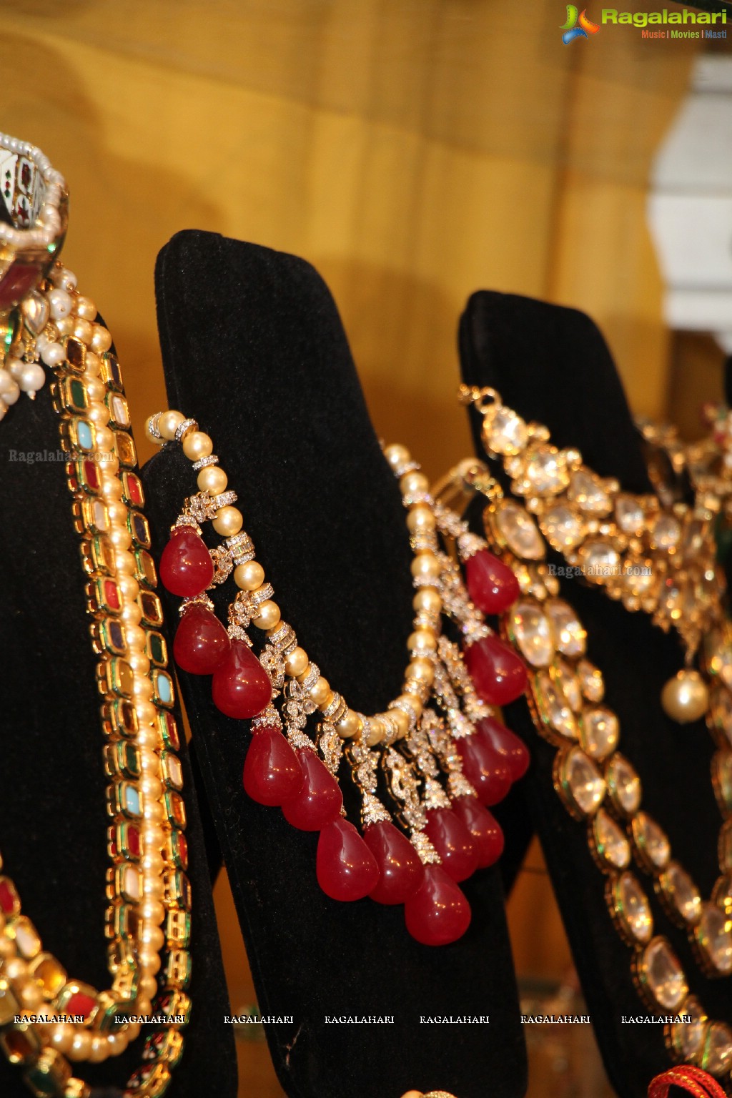 Simrath Juneja inaugurates Trendz Vivah Collection at Taj Krishna