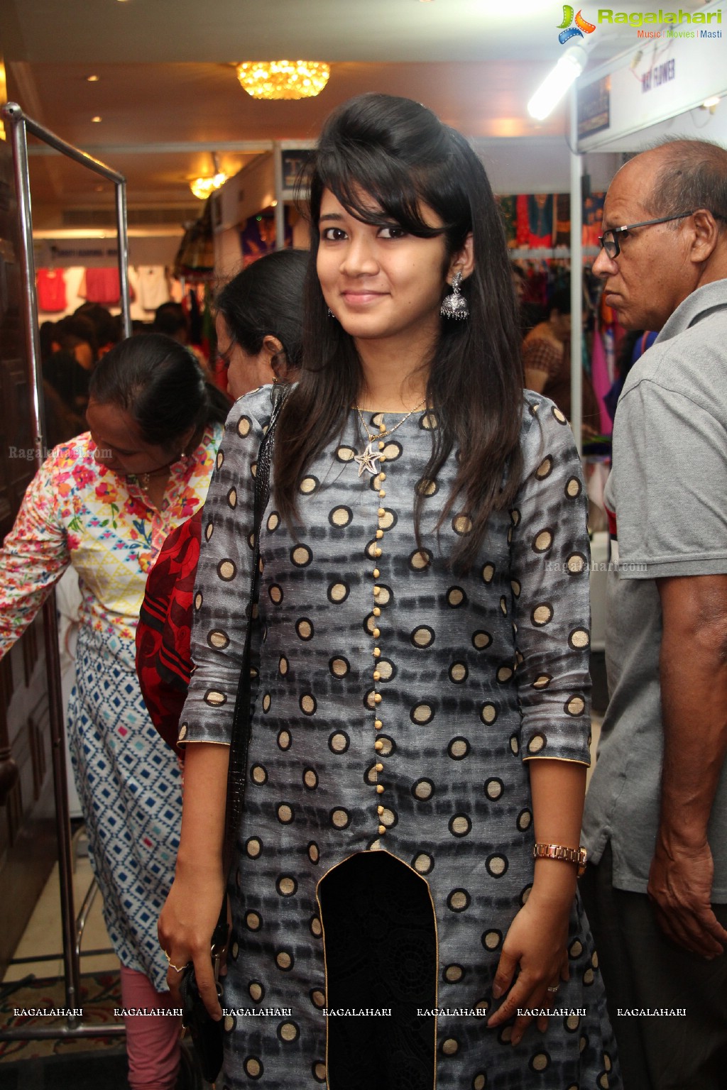 Simrath Juneja inaugurates Trendz Vivah Collection at Taj Krishna