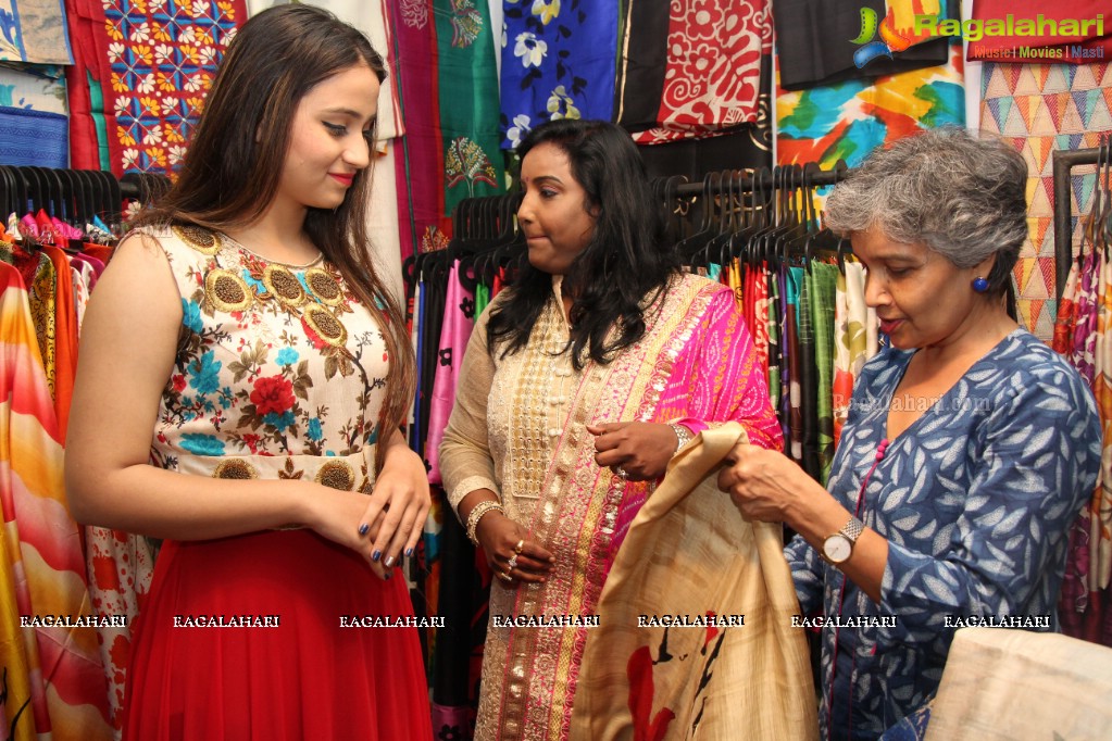 Simrath Juneja inaugurates Trendz Vivah Collection at Taj Krishna