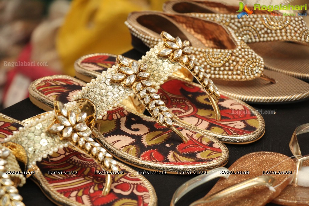 Simrath Juneja inaugurates Trendz Vivah Collection at Taj Krishna