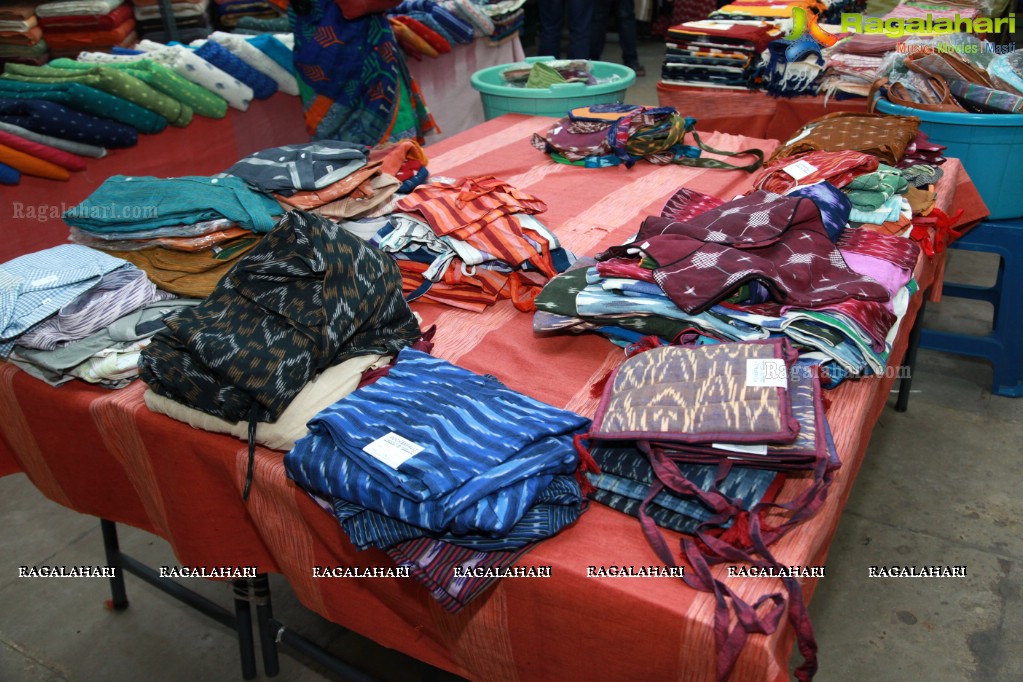 Aishwarya Gorak inaugurates Pochampally IKAT Art Mela at YMCA Hall, Hyderabad