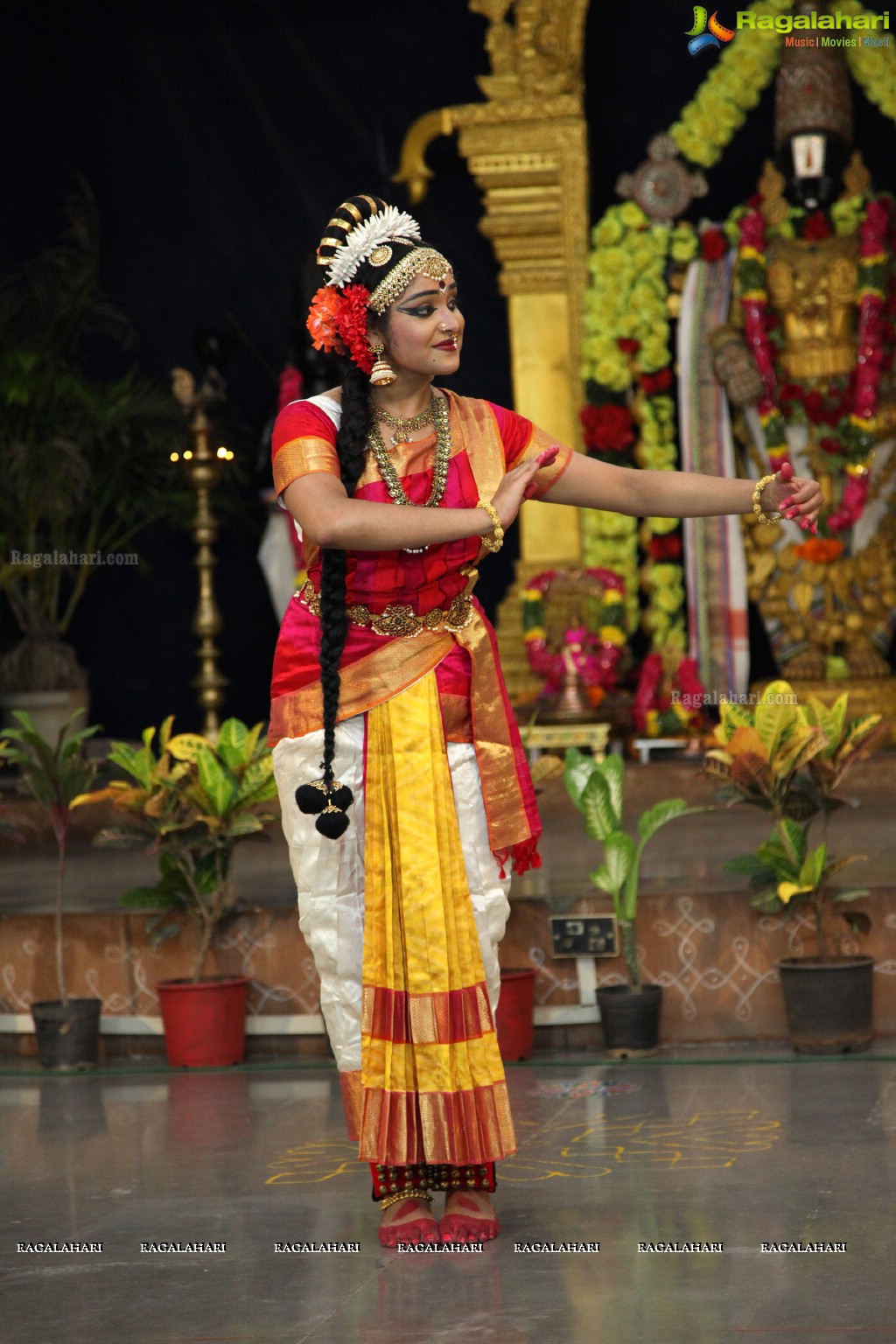 Annama Swararchana - Nrutyarchana by Disciples of Smt. Sridevi Mungara at Annamarcharya Bhavana Vahini, Hyderabad