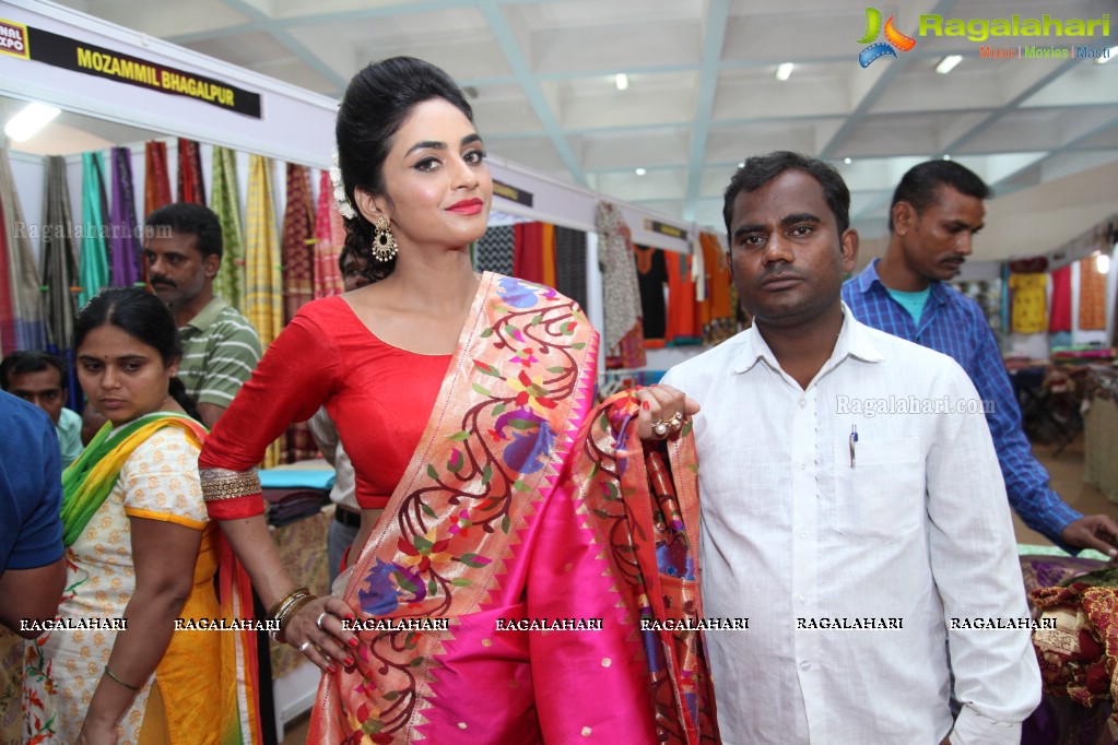 Pooja Sree Inaugurates National Silk Expo at Sri Satyasai Nigamagamam