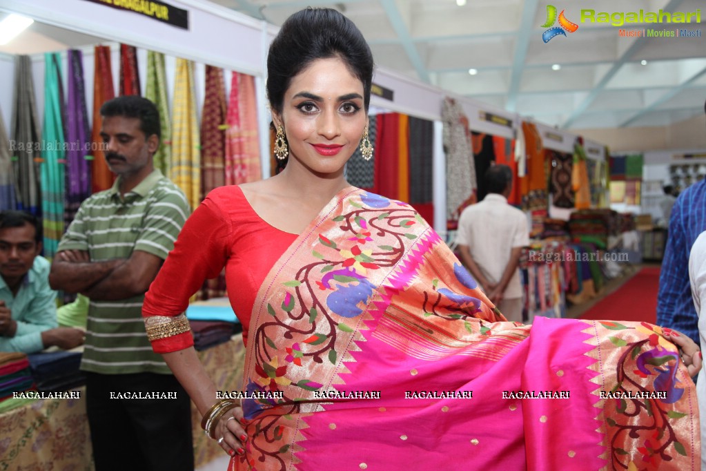 Pooja Sree Inaugurates National Silk Expo at Sri Satyasai Nigamagamam