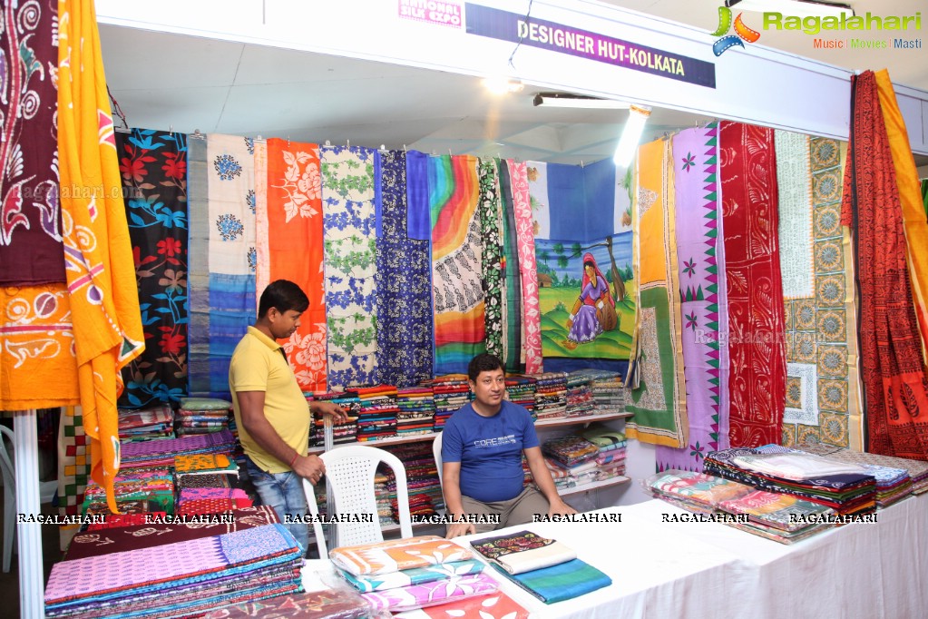 Pooja Sree Inaugurates National Silk Expo at Sri Satyasai Nigamagamam