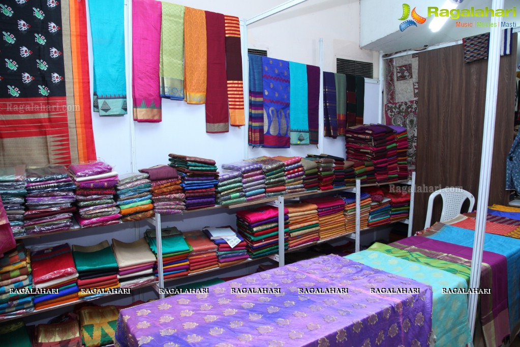 Pooja Sree Inaugurates National Silk Expo at Sri Satyasai Nigamagamam