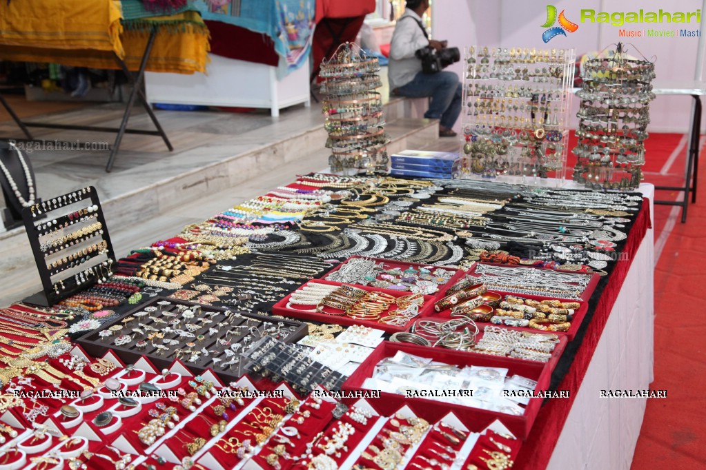 Pooja Sree Inaugurates National Silk Expo at Sri Satyasai Nigamagamam