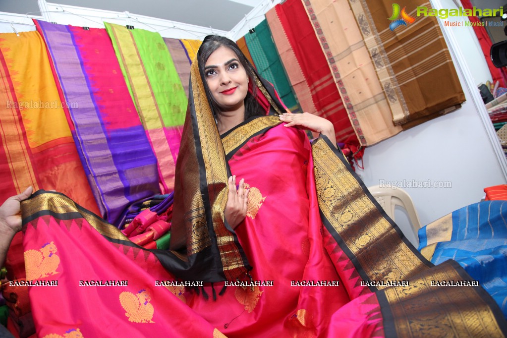 Neha Deshpande Inaugurates Silk India Expo 2017 at Shilpakala Vedika