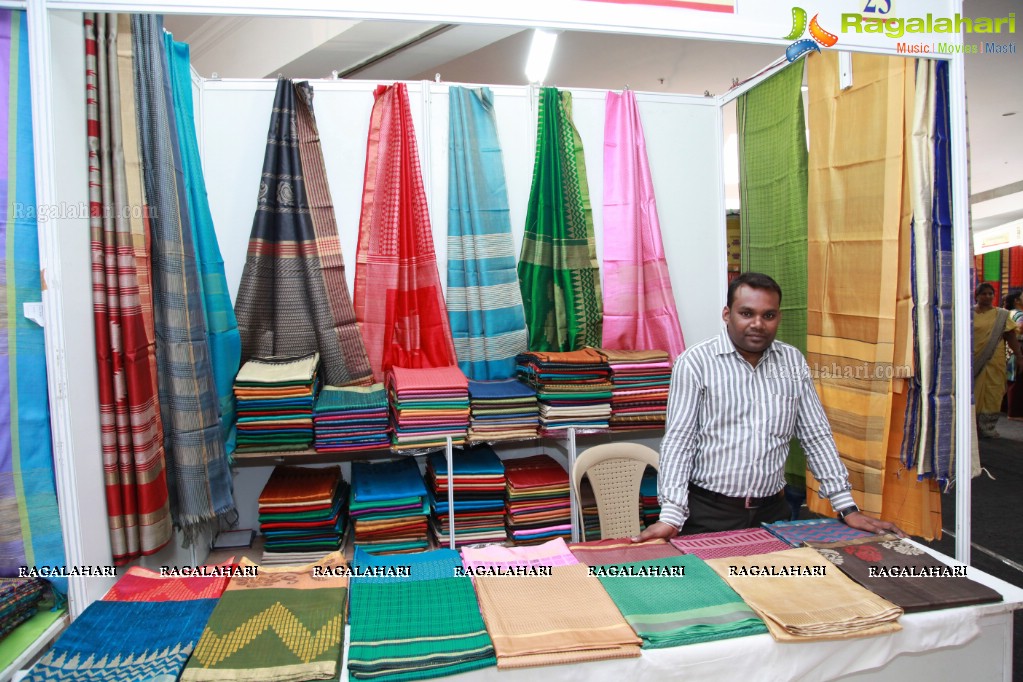 Neha Deshpande Inaugurates Silk India Expo 2017 at Shilpakala Vedika