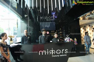 OPI Mirrors Luxury Salons