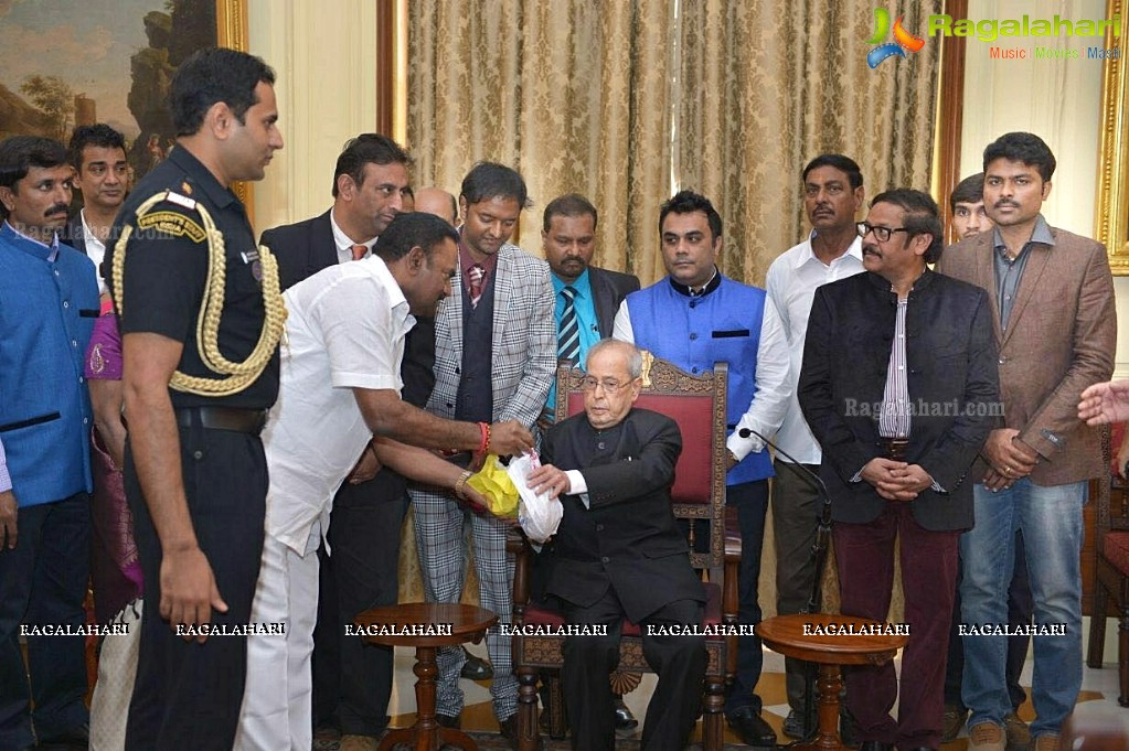 Pranab Mukherjee Presents NRI Seva Outstanding Citizen Awards